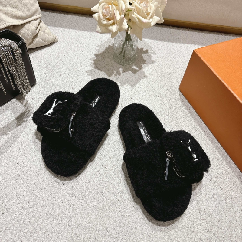 l0vis Vvtt0n slippers